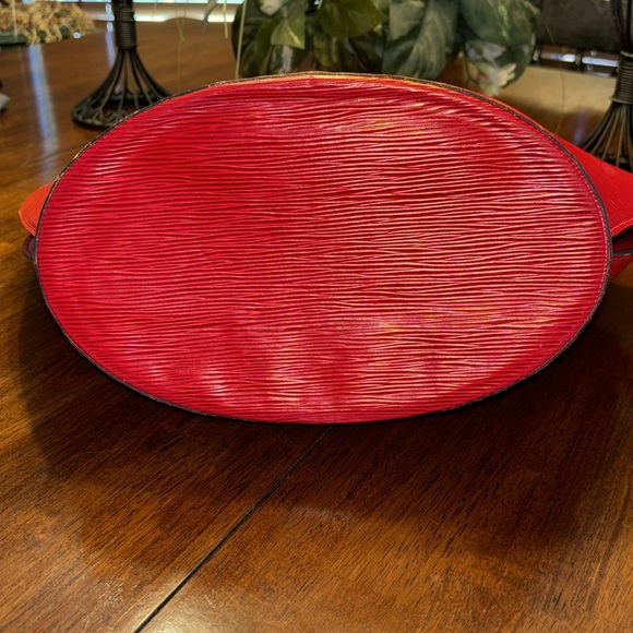 Louis Vuitton saint Jacques Castillian Red, COA included authentic - Picture 3 of 16